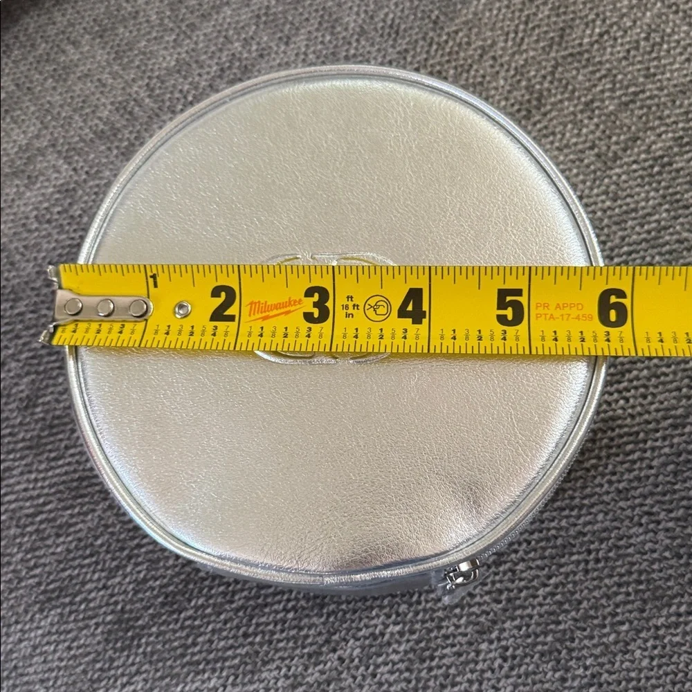 Dior Silver Round Pouch Vanity New Authentic - Picture 15 of 17
